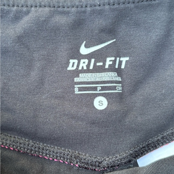 Nike Black Capris Lightweight Athletic Wear - Picture 2 of 3